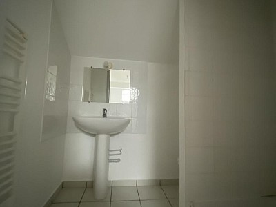 APPARTEMENT T2 A LOUER - MONTROND LES BAINS - 33.71 m2 - 415 &euro; charges comprises par mois