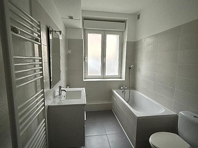 APPARTEMENT T2 A LOUER - MONTROND LES BAINS - 52.55 m2 - 520 € charges comprises par mois