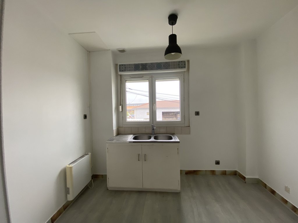 APPARTEMENT T2 A LOUER - MONTROND LES BAINS - 40.7 m2 - 470 &euro; charges comprises par mois