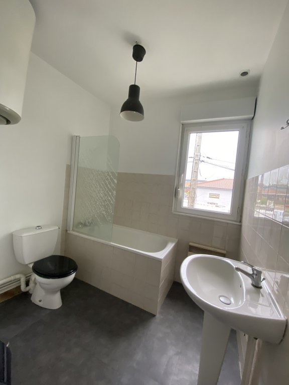APPARTEMENT T2 A LOUER - MONTROND LES BAINS - 40.7 m2 - 470 &euro; charges comprises par mois