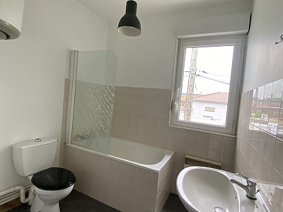 APPARTEMENT T2 A LOUER - MONTROND LES BAINS - 40.7 m2 - 470 € charges comprises par mois