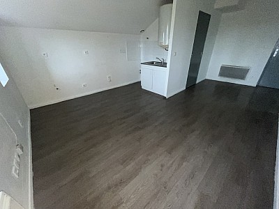 APPARTEMENT T2 A LOUER - MONTROND LES BAINS - 33.71 m2 - 415 &euro; charges comprises par mois