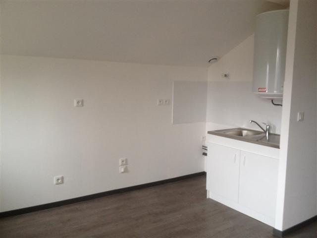APPARTEMENT T2 A LOUER - MONTROND LES BAINS - 33.71 m2 - 415 &euro; charges comprises par mois