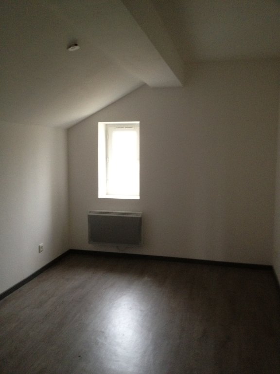 APPARTEMENT T2 A LOUER - MONTROND LES BAINS - 33.71 m2 - 415 &euro; charges comprises par mois