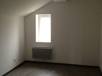 APPARTEMENT T2 A LOUER - MONTROND LES BAINS - 33.71 m2 - 415 &euro; charges comprises par mois