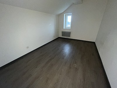 APPARTEMENT T2 A LOUER - MONTROND LES BAINS - 33.71 m2 - 415 &euro; charges comprises par mois