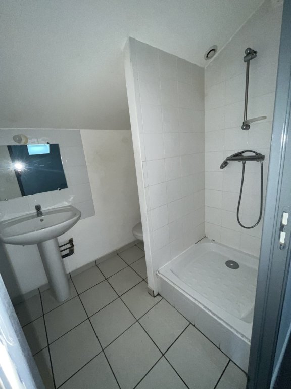 APPARTEMENT T2 A LOUER - MONTROND LES BAINS - 33.71 m2 - 415 &euro; charges comprises par mois