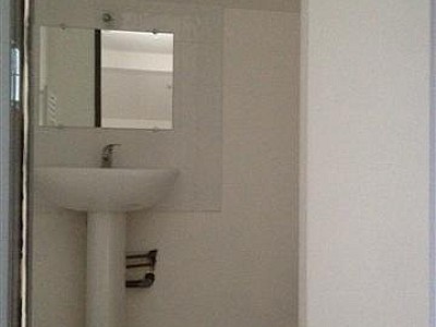 APPARTEMENT T2 A LOUER - MONTROND LES BAINS - 33.71 m2 - 415 &euro; charges comprises par mois