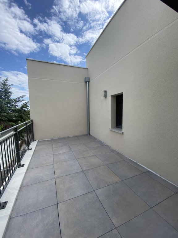 APPARTEMENT T2 A LOUER - SAVIGNEUX - 51.62 m2 - 698 &euro; charges comprises par mois