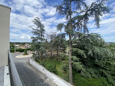 APPARTEMENT T2 A LOUER - SAVIGNEUX - 51.62 m2 - 698 &euro; charges comprises par mois