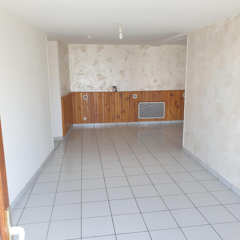 APPARTEMENT T3 A LOUER - BARD - 64.1 m2 - 550 &euro; charges comprises par mois