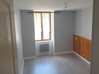 APPARTEMENT T3 A LOUER - BARD - 64.1 m2 - 550 € charges comprises par mois