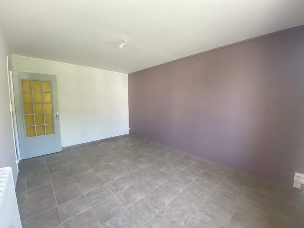 APPARTEMENT T3 A LOUER - BOEN SUR LIGNON - 53.31 m2 - 550 &euro; charges comprises par mois