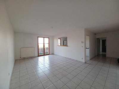 APPARTEMENT T3 A LOUER - CHAMPDIEU - 77.82 m2 - 683 &euro; charges comprises par mois