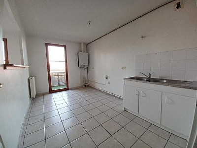 APPARTEMENT T3 A LOUER - CHAMPDIEU - 77.82 m2 - 683 &euro; charges comprises par mois
