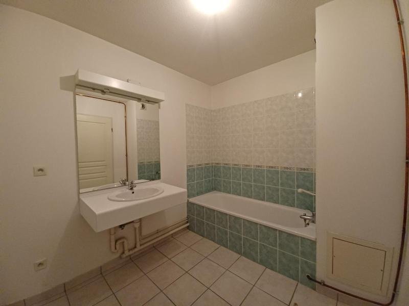 APPARTEMENT T3 A LOUER - CHAMPDIEU - 77.82 m2 - 683 &euro; charges comprises par mois