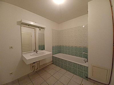 APPARTEMENT T3 A LOUER - CHAMPDIEU - 77.82 m2 - 683 &euro; charges comprises par mois