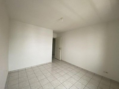 APPARTEMENT T3 A LOUER - CHAMPDIEU - 77.82 m2 - 683 &euro; charges comprises par mois