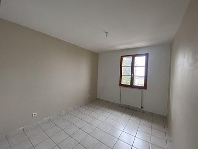 APPARTEMENT T3 A LOUER - CHAMPDIEU - 77.82 m2 - 683 &euro; charges comprises par mois