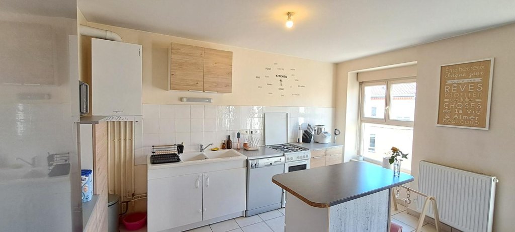 APPARTEMENT T3 A LOUER - CHAZELLES SUR LYON - 70 m2 - 520 &euro; charges comprises par mois