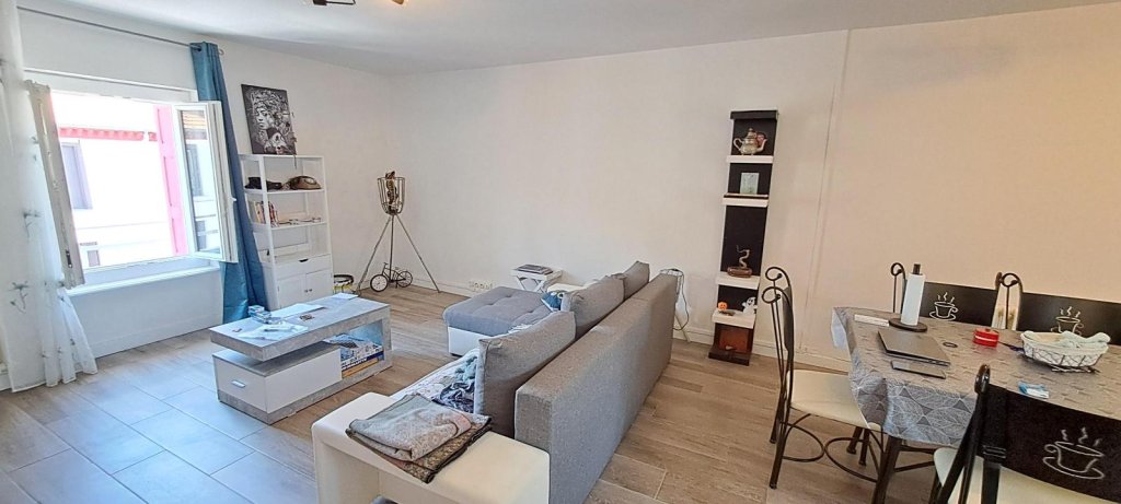 APPARTEMENT T3 A LOUER - CHAZELLES SUR LYON - 82.4 m2 - 610 &euro; charges comprises par mois