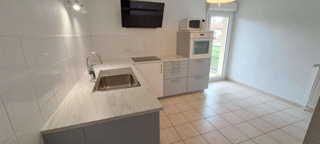 APPARTEMENT T3 A LOUER - CHAZELLES SUR LYON - 82.29 m2 - 717 &euro; charges comprises par mois