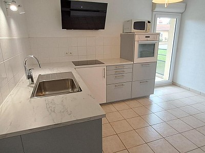 APPARTEMENT T3 A LOUER - CHAZELLES SUR LYON - 82.29 m2 - 717 € charges comprises par mois