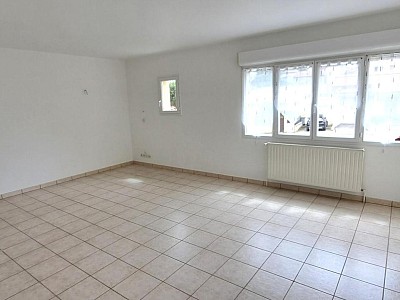 APPARTEMENT T3 A LOUER - CHAZELLES SUR LYON - 82.29 m2 - 717 € charges comprises par mois