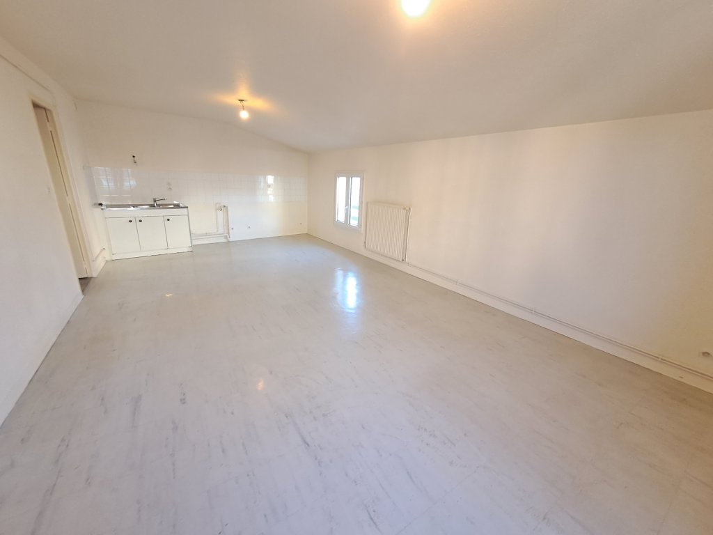 APPARTEMENT T3 A LOUER - CHAZELLES SUR LYON - 67.67 m2 - 510 &euro; charges comprises par mois