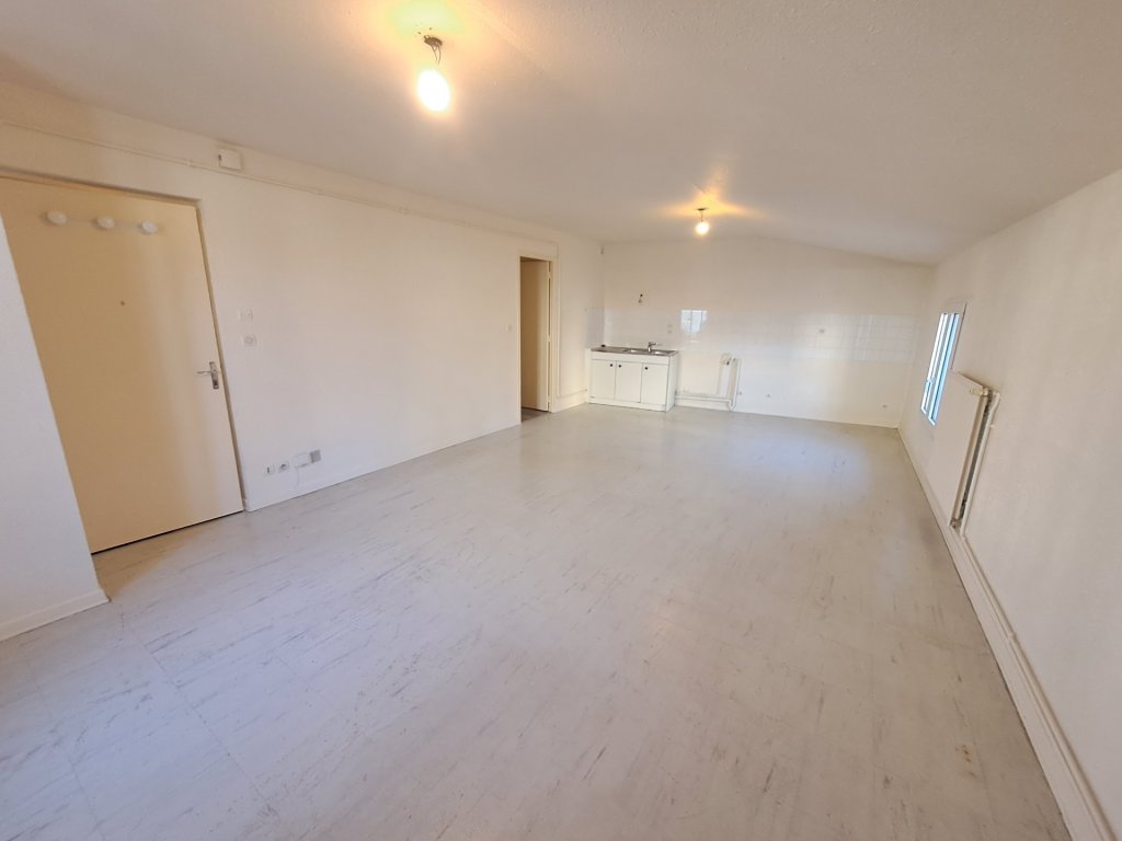 APPARTEMENT T3 A LOUER - CHAZELLES SUR LYON - 67.67 m2 - 510 &euro; charges comprises par mois