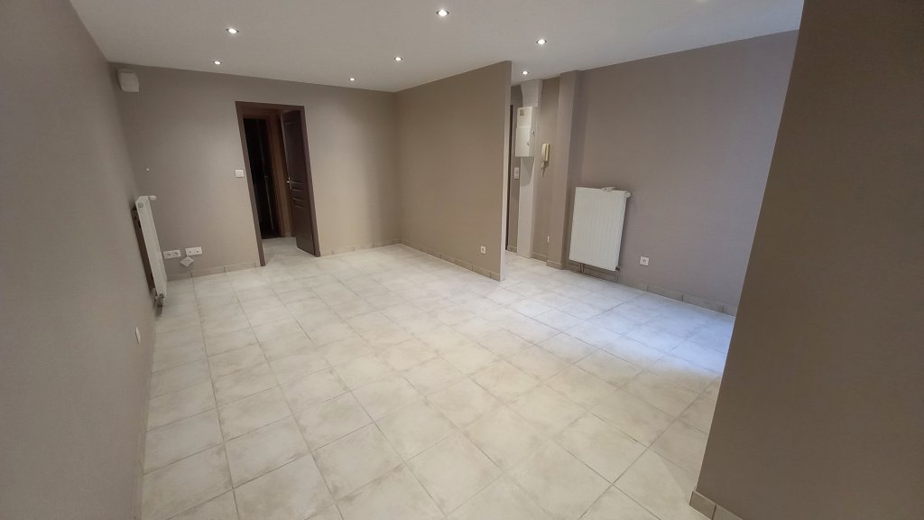 APPARTEMENT T3 A LOUER - CHAZELLES SUR LYON - 64.03 m2 - 569 &euro; charges comprises par mois