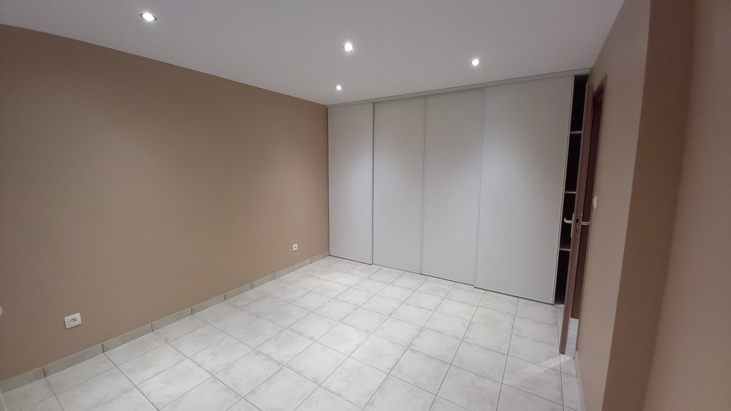 APPARTEMENT T3 A LOUER - CHAZELLES SUR LYON - 64.03 m2 - 569 &euro; charges comprises par mois