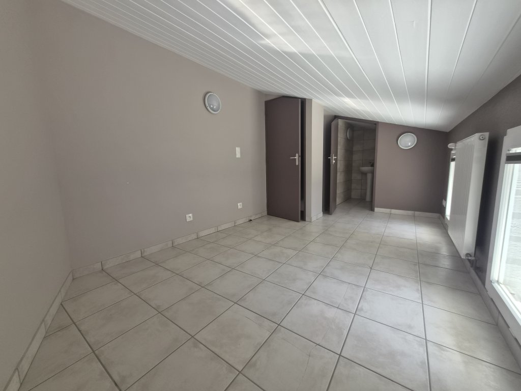 APPARTEMENT T3 A LOUER - CHAZELLES SUR LYON - 64.03 m2 - 569 &euro; charges comprises par mois