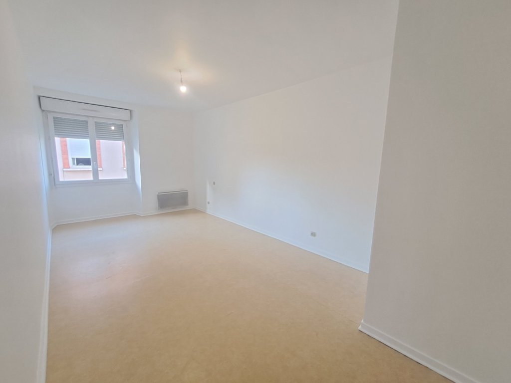 APPARTEMENT T3 A LOUER - CHAZELLES SUR LYON - 78.03 m2 - 495 &euro; charges comprises par mois