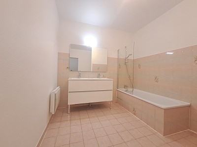 APPARTEMENT T3 A LOUER - CHAZELLES SUR LYON - 78.03 m2 - 495 € charges comprises par mois