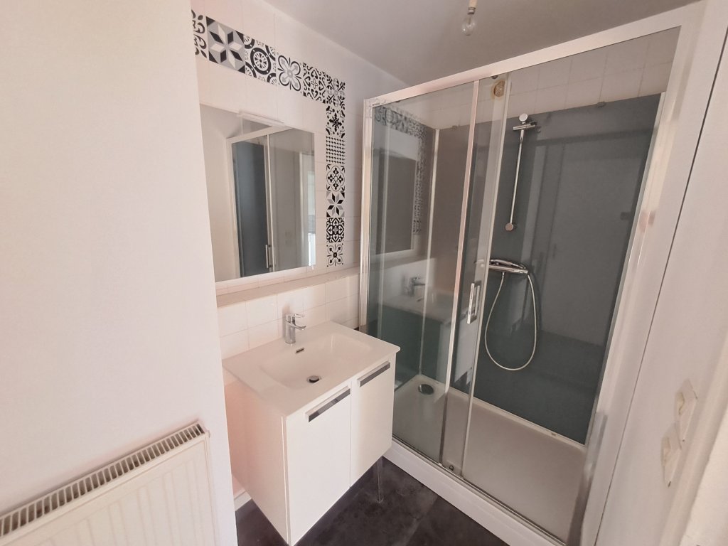 APPARTEMENT T3 A LOUER - CHAZELLES SUR LYON - 57.82 m2 - 520 &euro; charges comprises par mois