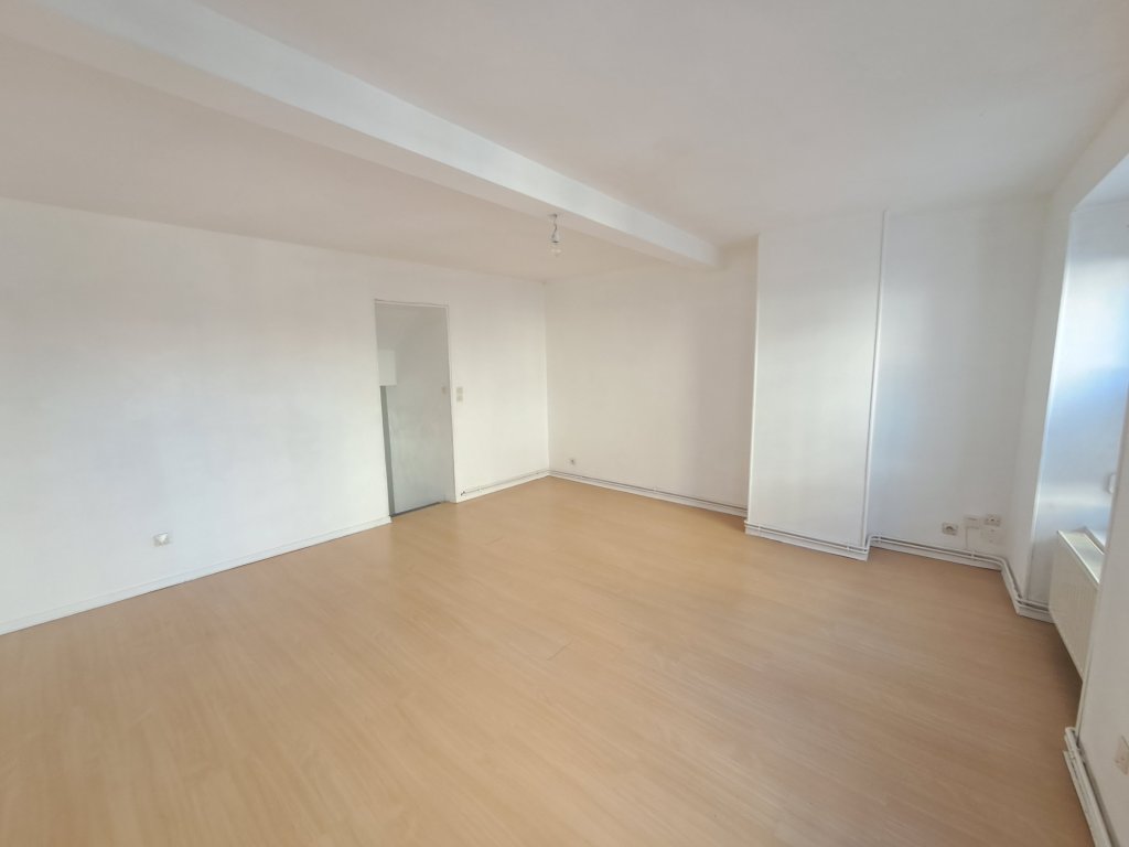 APPARTEMENT T3 A LOUER - CHAZELLES SUR LYON - 57.82 m2 - 520 &euro; charges comprises par mois