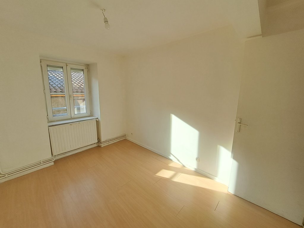 APPARTEMENT T3 A LOUER - CHAZELLES SUR LYON - 57.82 m2 - 520 &euro; charges comprises par mois
