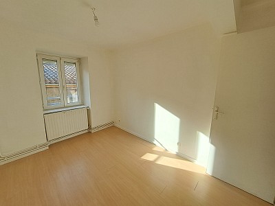 APPARTEMENT T3 A LOUER - CHAZELLES SUR LYON - 57.82 m2 - 520 &euro; charges comprises par mois