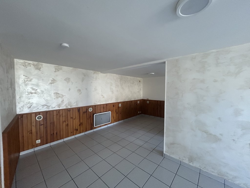 APPARTEMENT T3 A LOUER - ECOTAY L OLME - 64.1 m2 - 490 &euro; charges comprises par mois