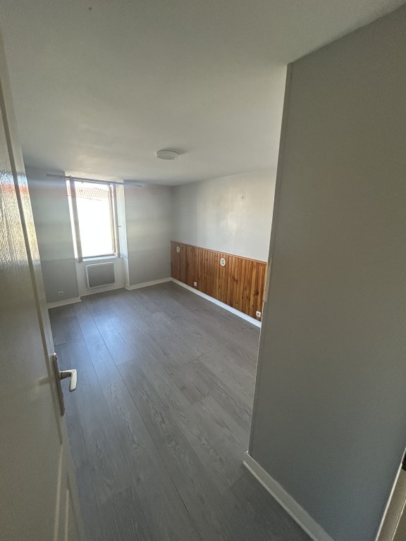 APPARTEMENT T3 A LOUER - ECOTAY L OLME - 64.1 m2 - 490 &euro; charges comprises par mois