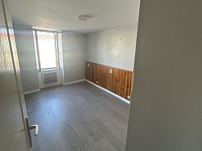 APPARTEMENT T3 A LOUER - ECOTAY L OLME - 64.1 m2 - 490 &euro; charges comprises par mois