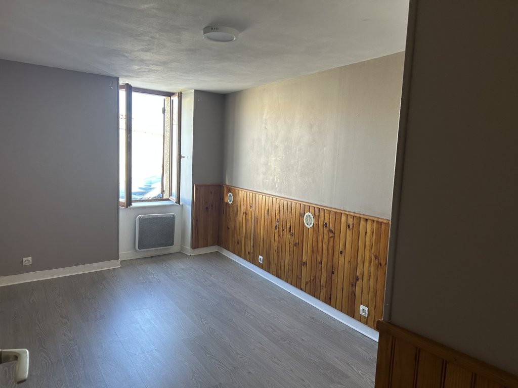 APPARTEMENT T3 A LOUER - ECOTAY L OLME - 64.1 m2 - 490 &euro; charges comprises par mois
