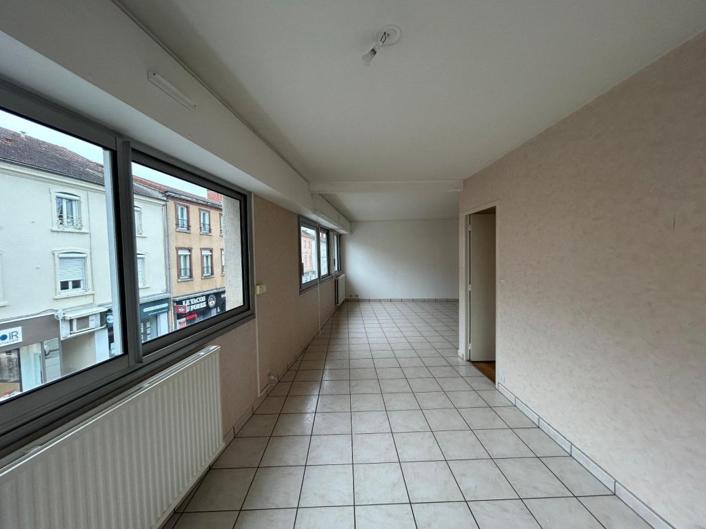 APPARTEMENT T3 A LOUER - FEURS - 95.35 m2 - 805 &euro; charges comprises par mois