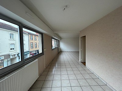 APPARTEMENT T3 A LOUER - FEURS - 95.35 m2 - 805 € charges comprises par mois