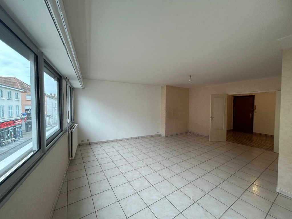 APPARTEMENT T3 A LOUER - FEURS - 95.35 m2 - 805 &euro; charges comprises par mois