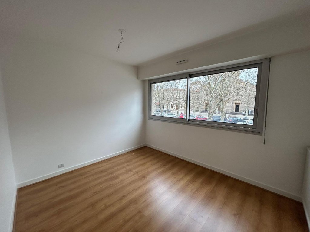 APPARTEMENT T3 A LOUER - FEURS - 95.35 m2 - 805 &euro; charges comprises par mois