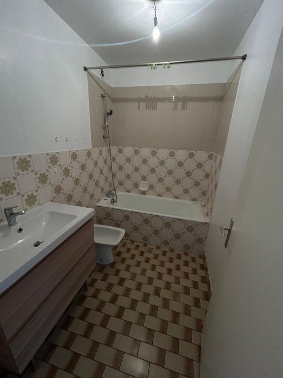 APPARTEMENT T3 A LOUER - FEURS - 95.35 m2 - 805 &euro; charges comprises par mois