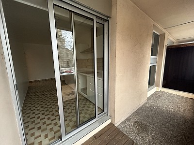 APPARTEMENT T3 A LOUER - FEURS - 95.35 m2 - 795 € charges comprises par mois