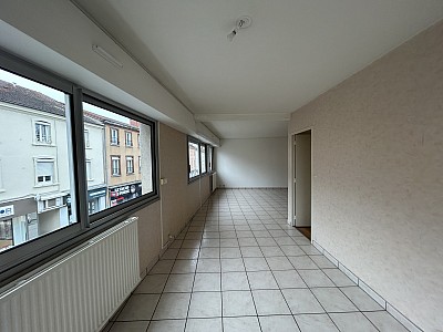 APPARTEMENT T3 A LOUER - FEURS - 95.35 m2 - 795 € charges comprises par mois